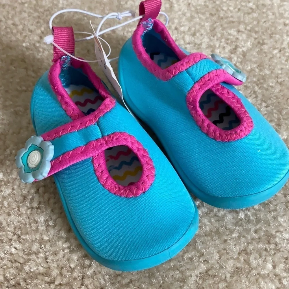 NWT Infant water shoes